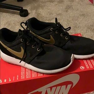 Nike roshe 6.5y